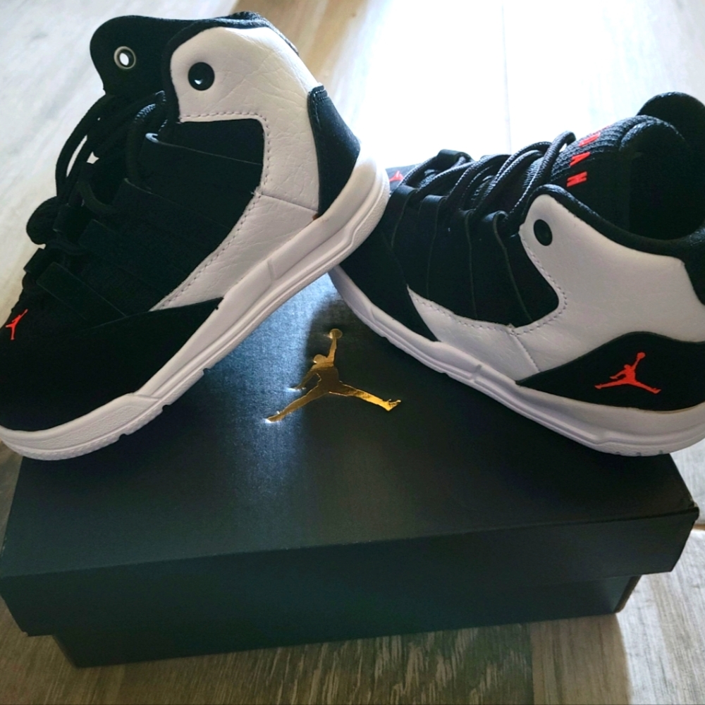 Size 7c (toddler) Air Jordan max aura